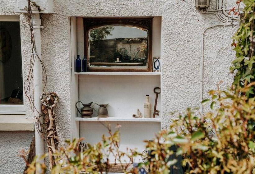 ユースホステル Hamilton Lodge   Cottage Sleeps 8