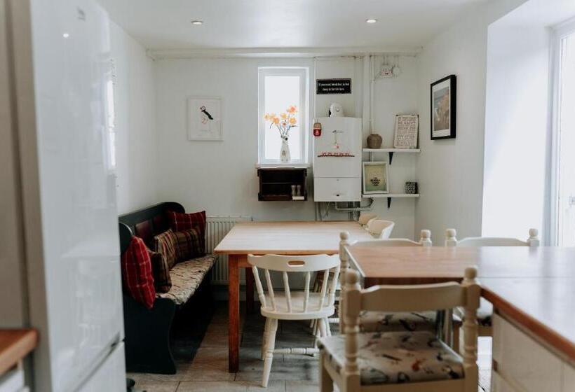 ユースホステル Hamilton Lodge   Cottage Sleeps 8