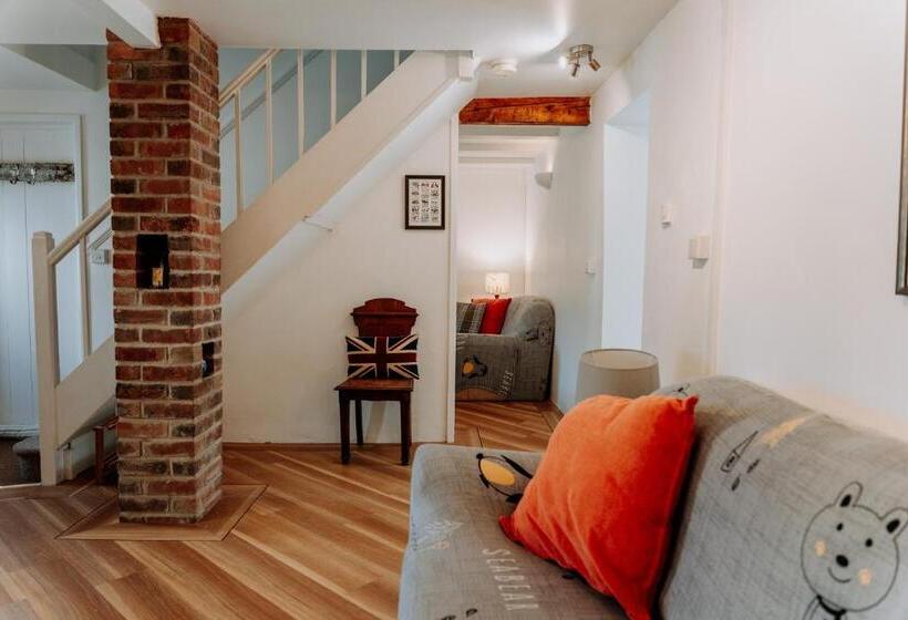 ユースホステル Hamilton Lodge   Cottage Sleeps 8