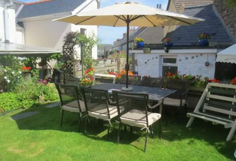 旅馆 Hamilton Lodge   Cottage Sleeps 8