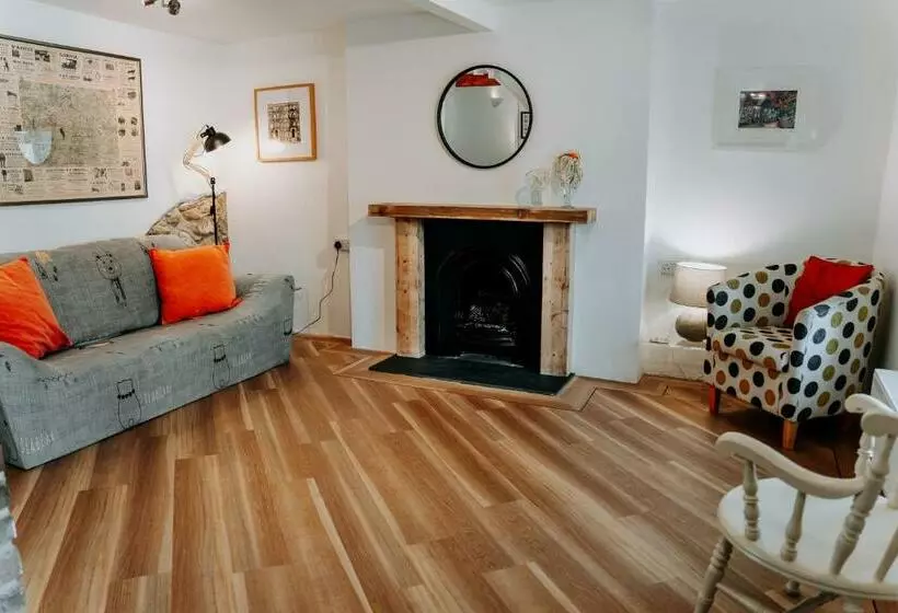 旅馆 Hamilton Lodge   Cottage Sleeps 8