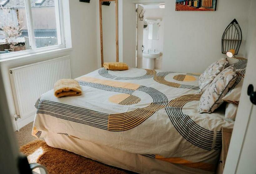 ユースホステル Hamilton Lodge   Cottage Sleeps 8