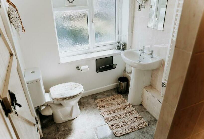 ユースホステル Hamilton Lodge   Cottage Sleeps 8