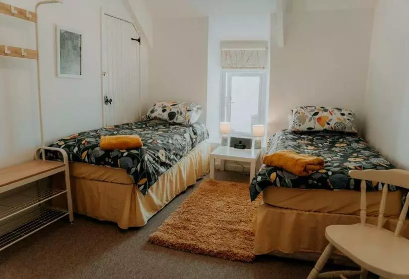 旅馆 Hamilton Lodge   Cottage Sleeps 8