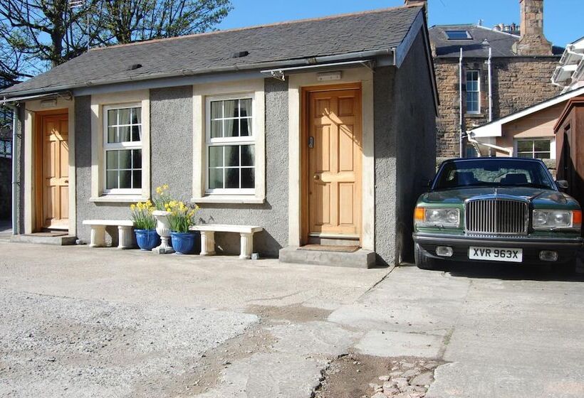 تختخواب و صبحانه A Haven Townhouse