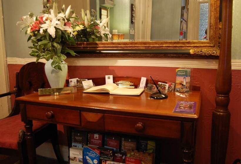 تختخواب و صبحانه A Haven Townhouse