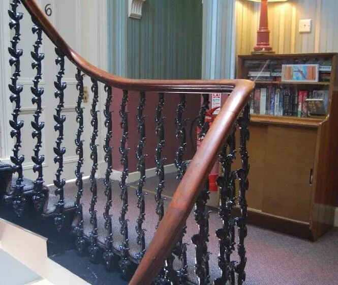 تختخواب و صبحانه A Haven Townhouse