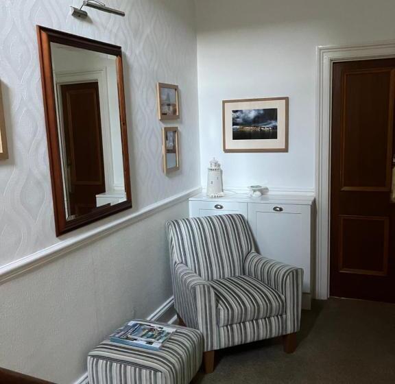 تختخواب و صبحانه Storrbeck Guest House