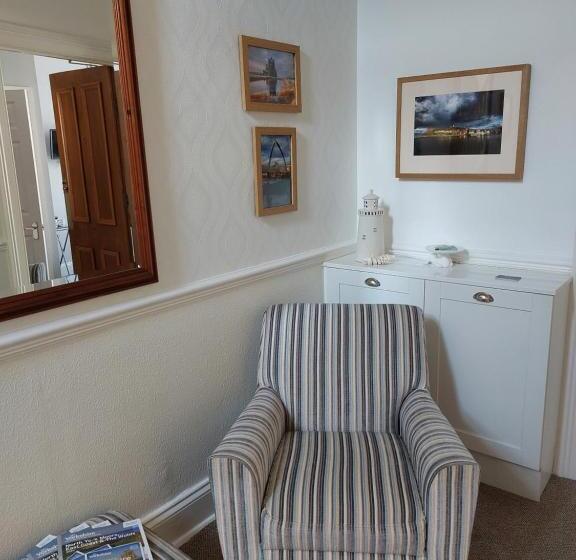 تختخواب و صبحانه Storrbeck Guest House