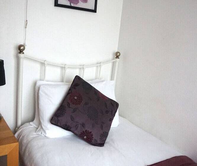 فندق The Ridings Guest House