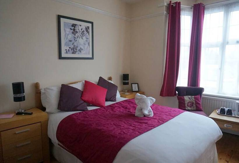 فندق The Ridings Guest House