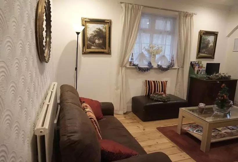 בית מלון כפרי The Ridings Guest House