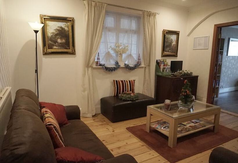 فندق The Ridings Guest House