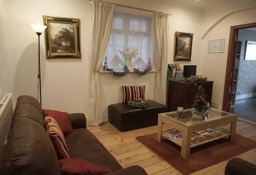 בית מלון כפרי The Ridings Guest House