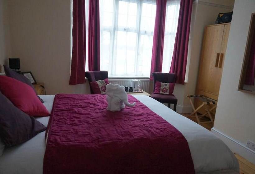 فندق The Ridings Guest House