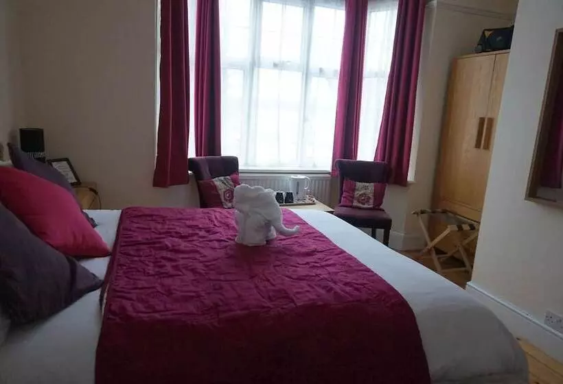 בית מלון כפרי The Ridings Guest House