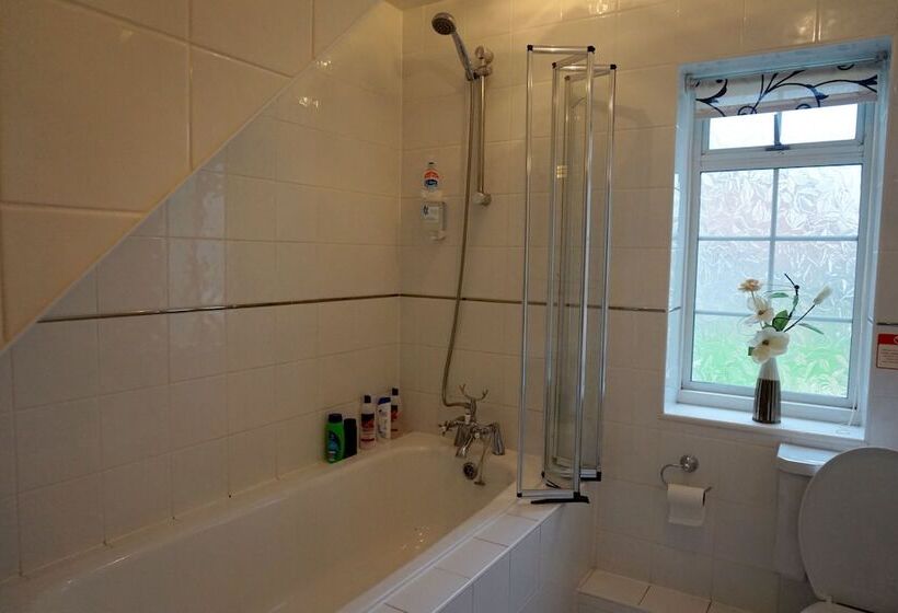 فندق The Ridings Guest House