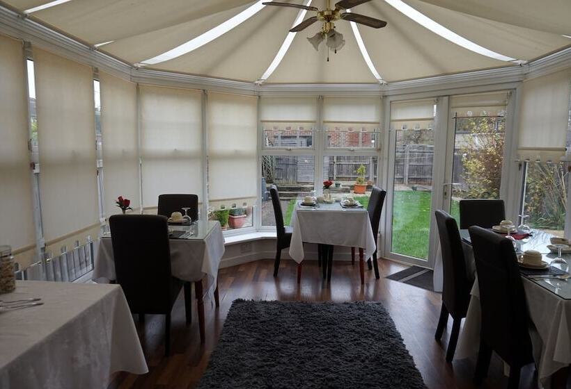 فندق The Ridings Guest House