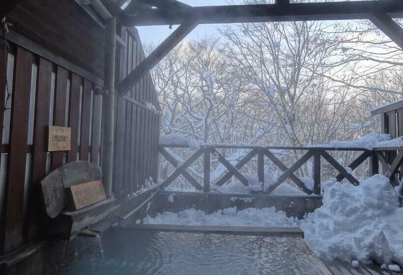 ريوكان Shinyu Onsen Kurikomaso