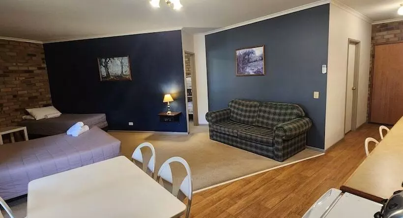 モーテル Magdala Motor Lodge & Lakeside Restaurant