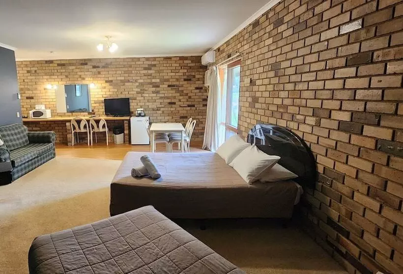 モーテル Magdala Motor Lodge & Lakeside Restaurant