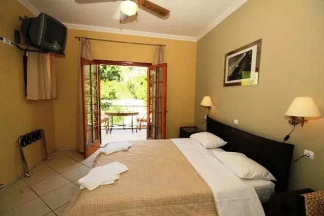 Bella Vista Hotel Studios & Apartments