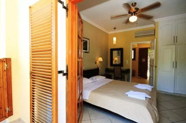 Bella Vista Hotel Studios & Apartments