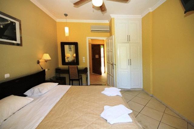 Bella Vista Hotel Studios & Apartments