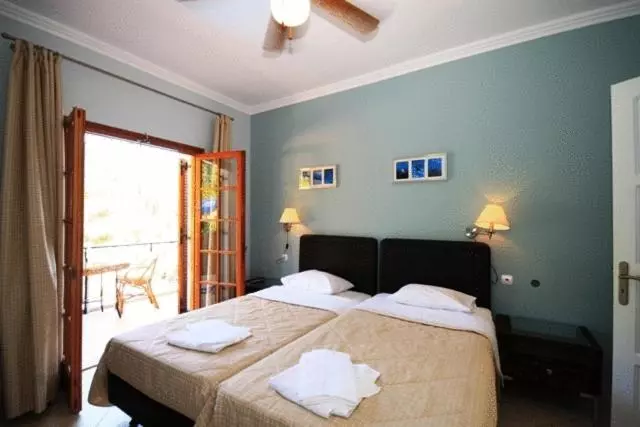 Bella Vista Hotel Studios & Apartments