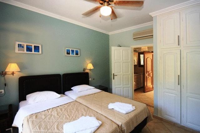 Bella Vista Hotel Studios & Apartments