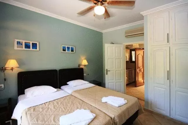 Bella Vista Hotel Studios & Apartments