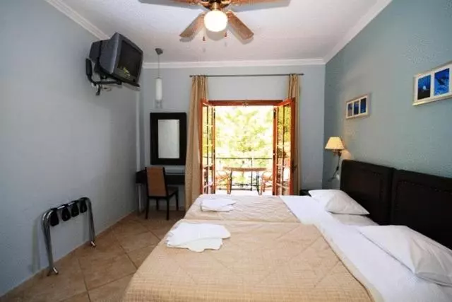 Bella Vista Hotel Studios & Apartments