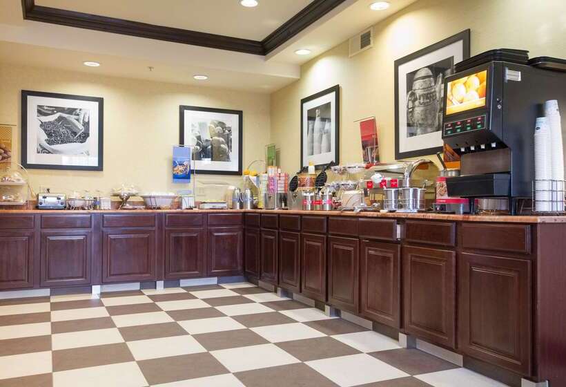 호텔 Hampton Inn Brattleboro