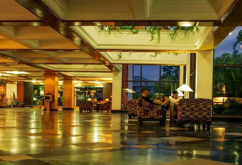 هتل Pokhara Grande