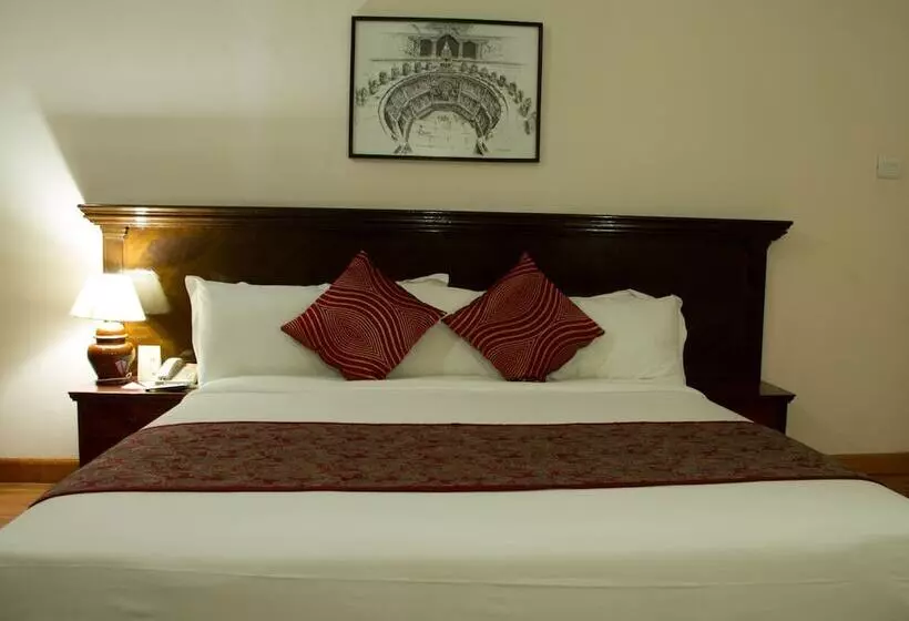 هتل Pokhara Grande