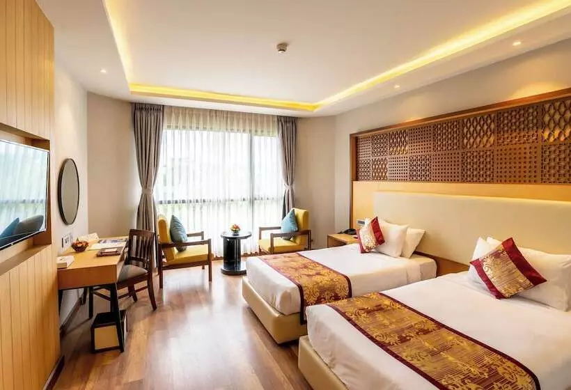 هتل Pokhara Grande