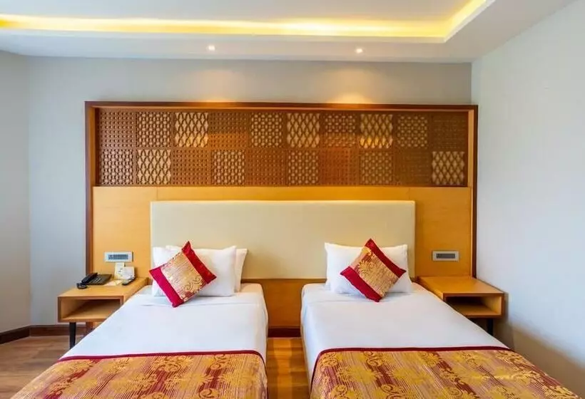 هتل Pokhara Grande