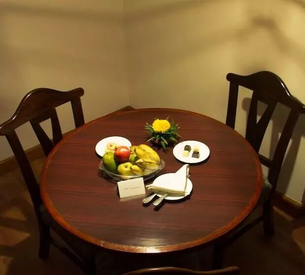 هتل Pokhara Grande