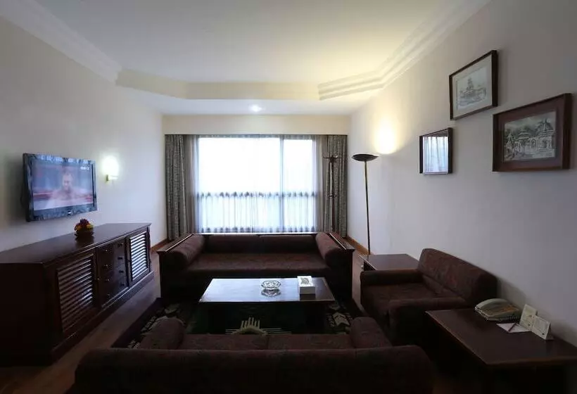 هتل Pokhara Grande