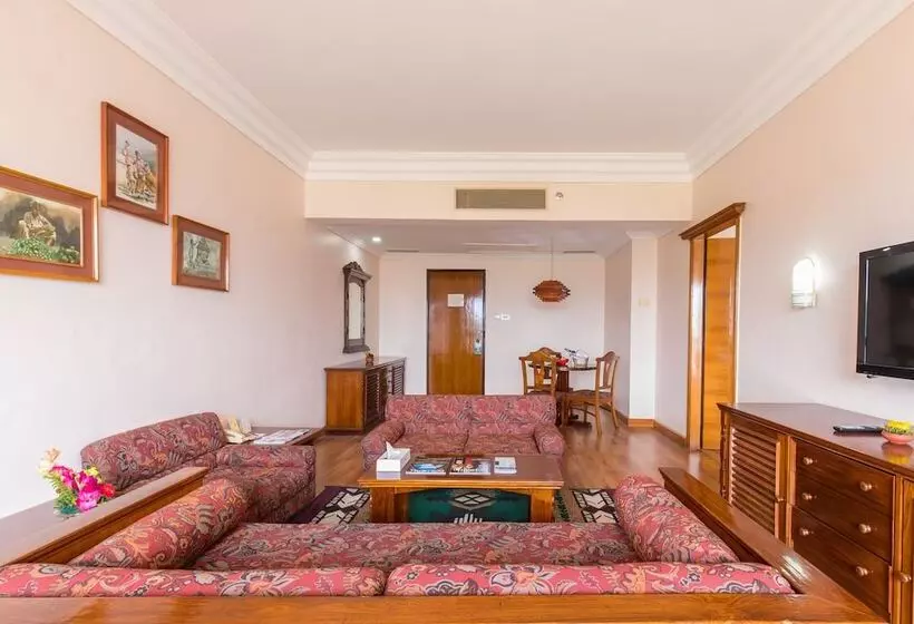 هتل Pokhara Grande