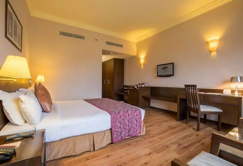 هتل Pokhara Grande