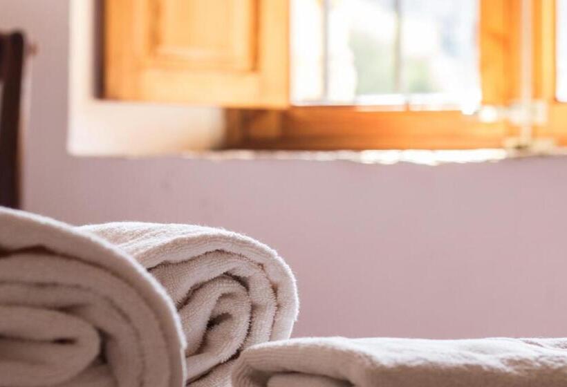 בית מלון כפרי Petit Hotel Hostatgeria La Victoria