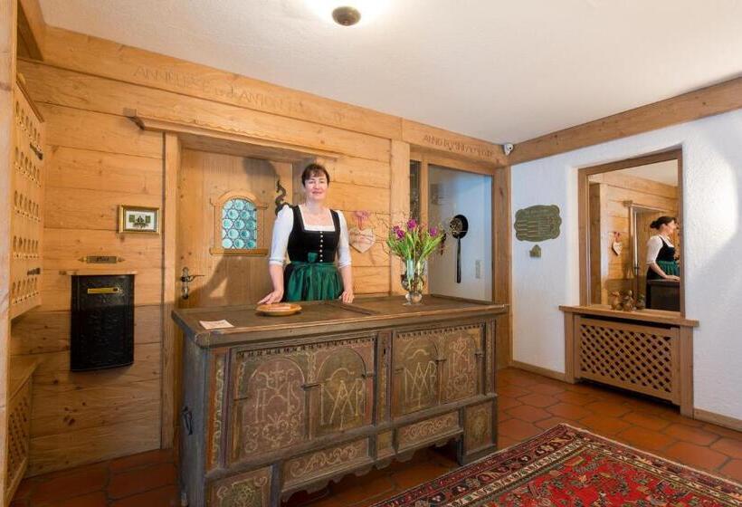 Отель St. Ulrich Garni