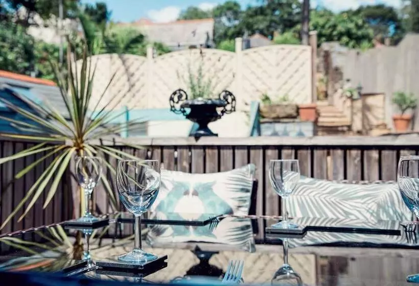 Padstow Breaks   Duke House