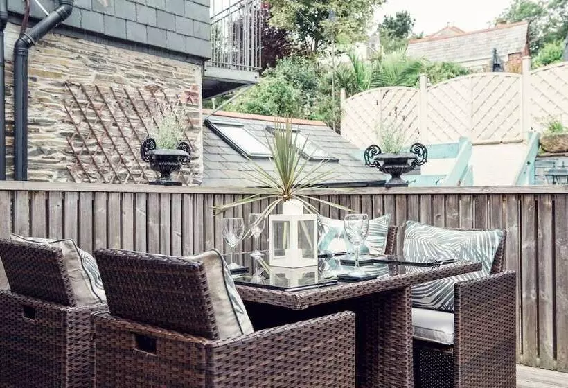 Padstow Breaks   Duke House