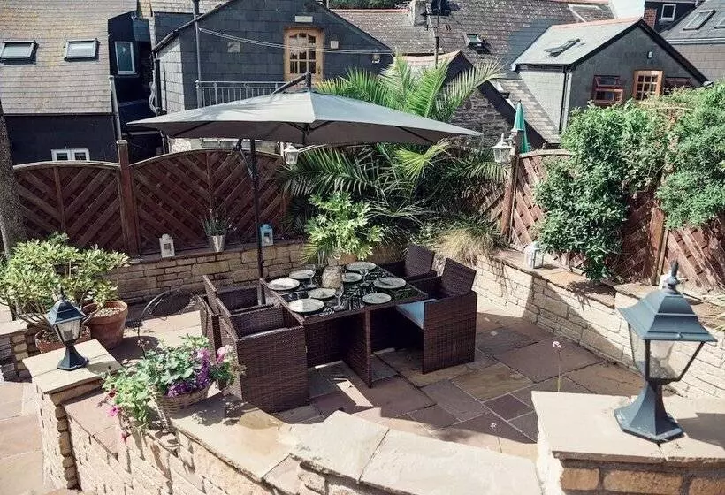 Padstow Breaks   Duke House