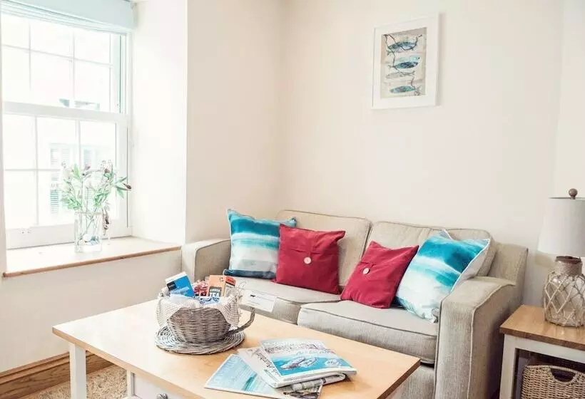 Padstow Breaks   Duke House