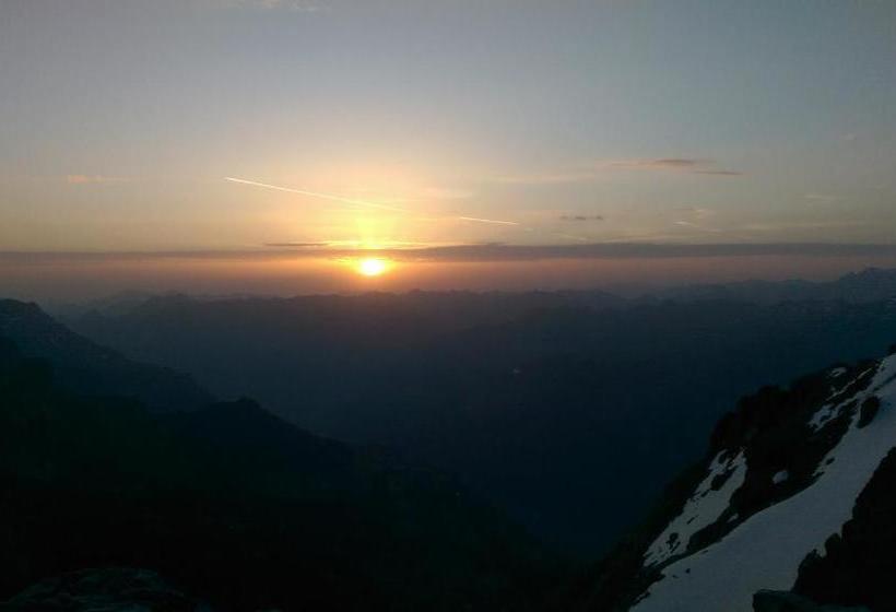 Adrenalin Backpackers Hostel