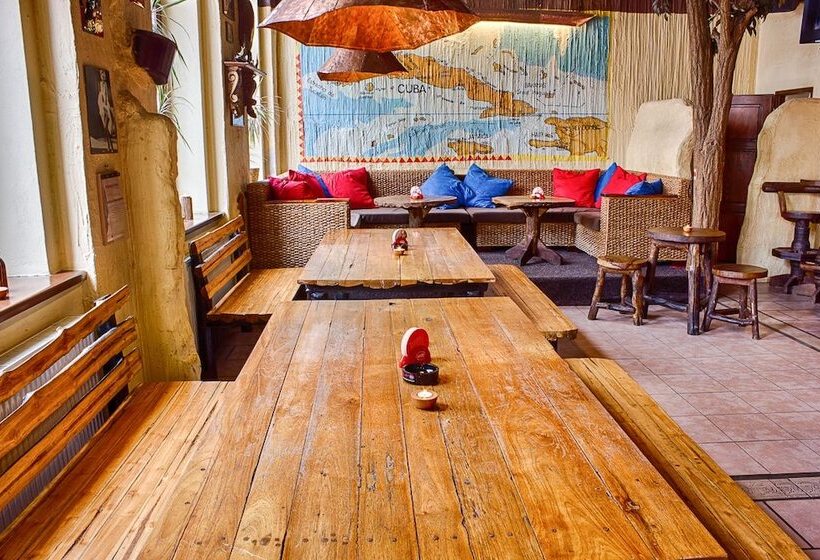 Cuba Bar & Hostel