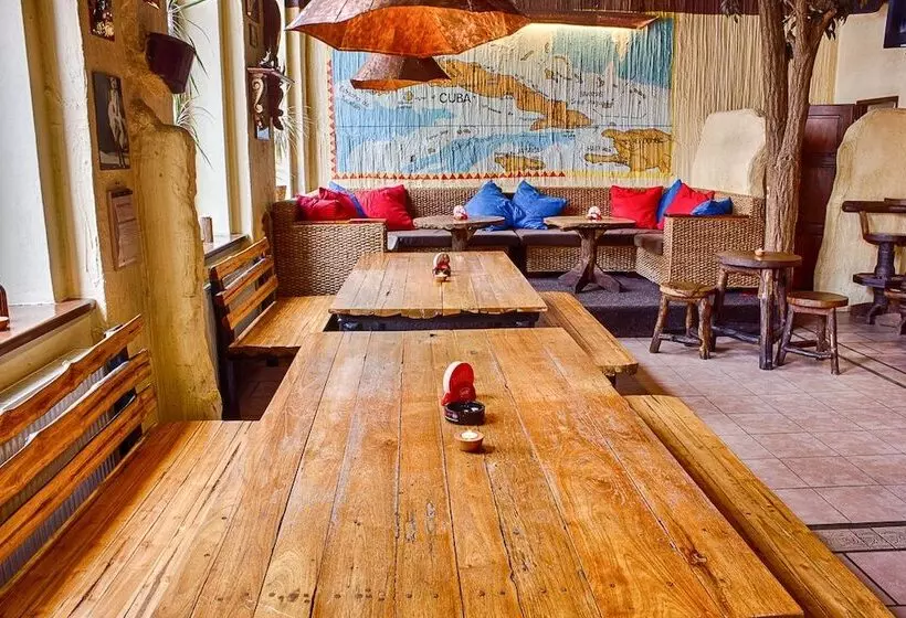 Cuba Bar & Hostel